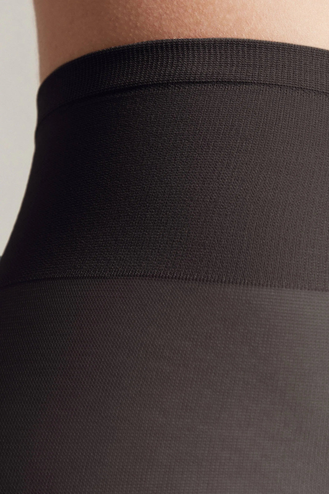#color_nero-black