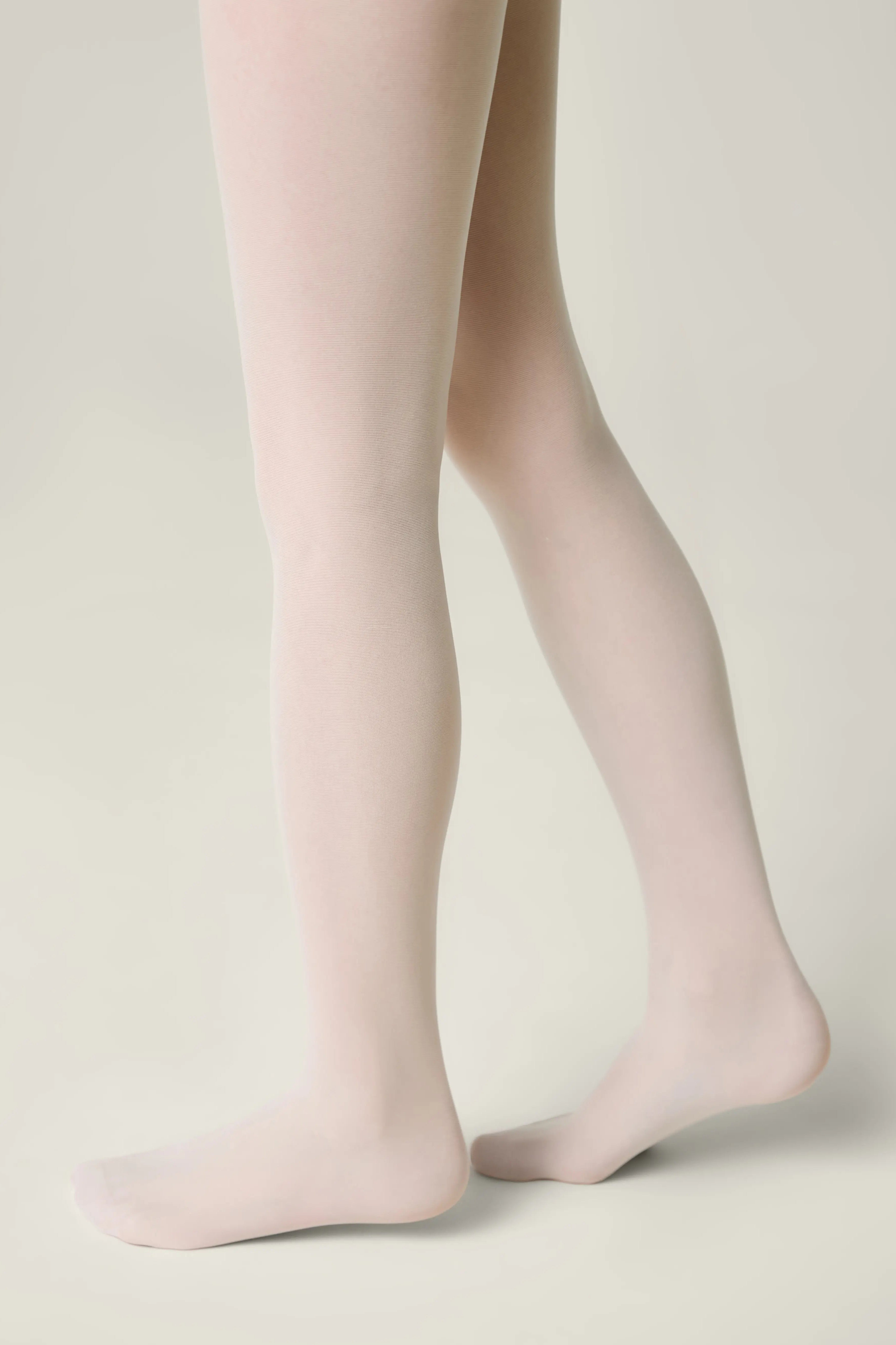 Light pink tights worn by a person on a neutral background #color_bianco
