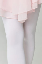 White tights worn with a light pink skirt on a neutral background #color_bianco