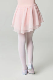 Person wearing a light pink skirt and tights on a plain background #color_bianco