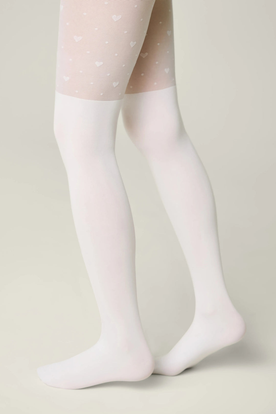 White tights worn by a person on a light beige background #color_bianco