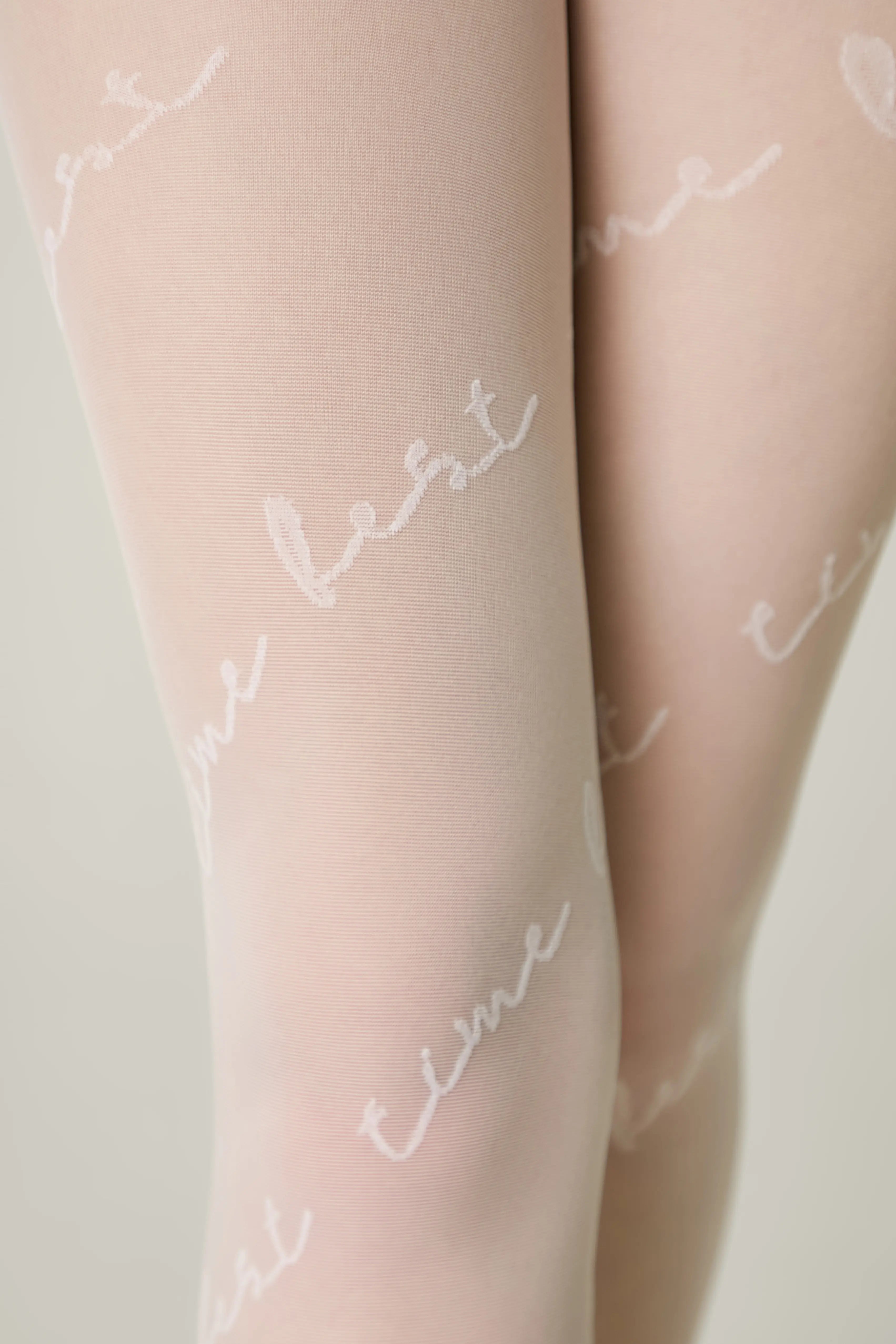 Sheer stockings with text pattern on a neutral background #color_bianco