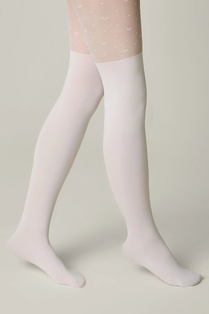 White tights worn by a person on a light gray background #color_bianco